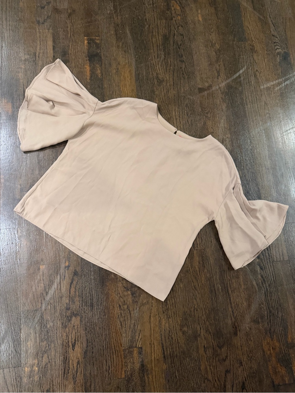 Sz S Catherine Malandrino boxy beige flutter sleeve Top